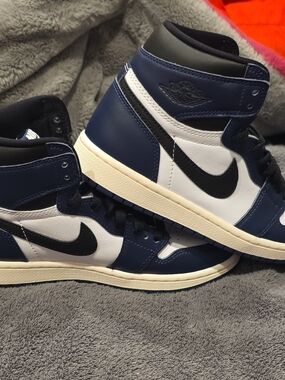 Nike Box Label Navy White Black. 6y Or 7.5W